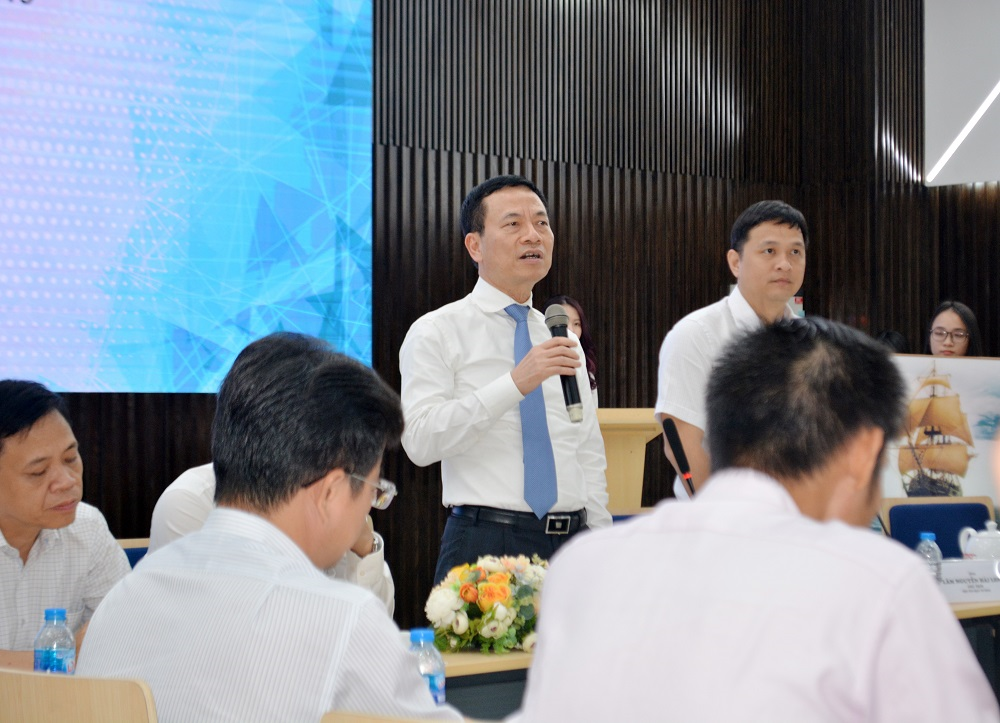 Bộ trưởng TT&TT Nguyễn Mạnh Hùng tại buổi gặp mặt cộng đồng CNTT-TT phía Nam.